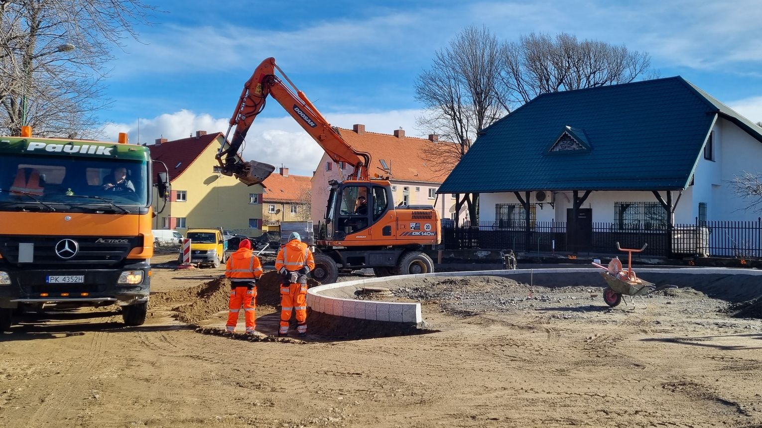 Brudna faza przebudowy ul Wysokiej w Bielawie dobiega końca