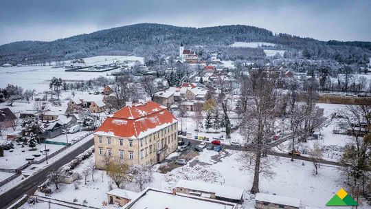 1 MLN ZŁ OD FUNDACJI MOST THE MOST DLA PAŁACU W KIEŁCZYNIE