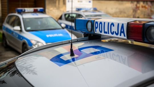 20 transakcji lub prób płatności, wykonała kobieta przywłaszczoną kartą płatniczą