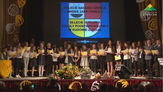 45 LAT SP NR 2 ORAZ 10 LAT ZSP JANA PAWŁA II W KUDOWIE ZDROJU