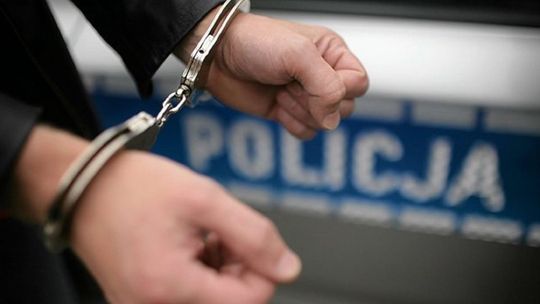 7 osób pełniących funkcję publiczną zatrzymanych za przyjmowanie korzyści majątkowych i osobistych