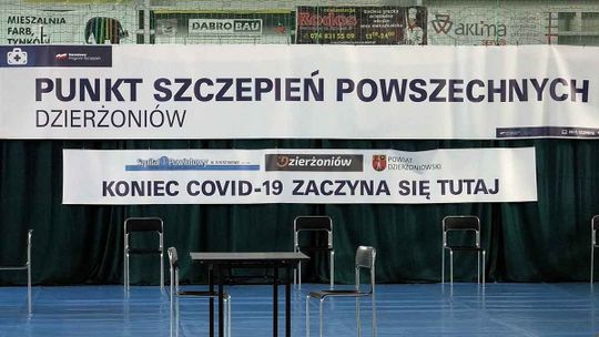 700 OSÓB ZASZCZEPIONO W PIERWSZYM TYGODNIU DZIAŁANIA PUNKTU SZCZEPIEŃ MASOWYCH W DZIERŻONIOWIE