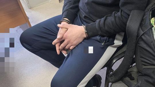 Agresywni sprawcy pobicia zatrzymani dzięki szybkiej reakcji policjantów