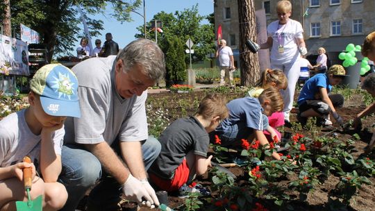 AKTYWNOŚĆ MIESZKAŃCÓW – PIĘKNO KWIATÓW I ICH SADZENIE