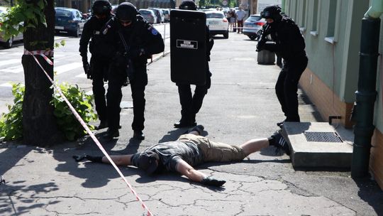 ALARM W ZESPOLE SZKÓŁ NR 3 W DZIERŻONIOWIE