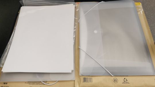 Arkusze papieru technicznego nasączone narkotykami