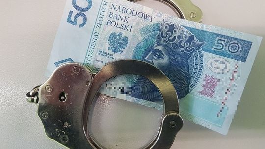 AWANTURNIK PRÓBOWAŁ PRZEKUPIĆ  POLICJANTÓW