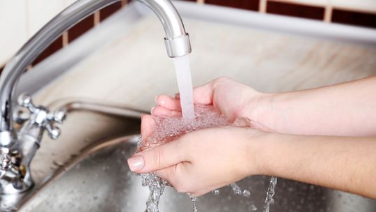 AWARIA WODOCIĄGOWA  NA UL. WOJSKA POLSKIEGO W DZIERŻONIOWIE