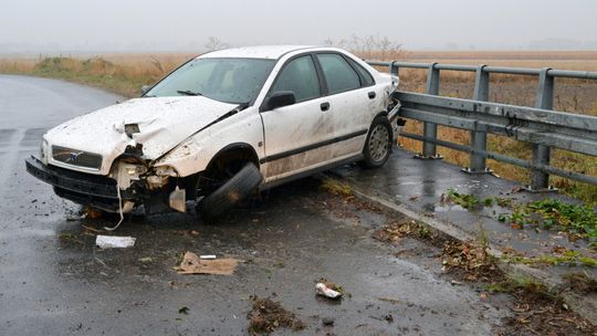 BARIERKI RATUJĄ PRZED WJECHANIEM DO POTOKU