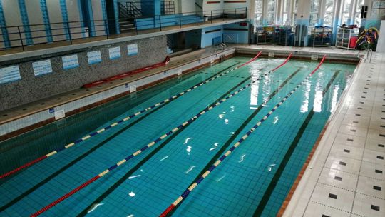 BASEN KRYTY W DZIERŻONIOWIE CZYNNY OD 1 WRZEŚNIA