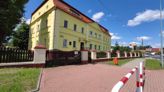 BĘDĄ DO SPRZEDANIA BUDYNKI PO BYŁYCH PRZEDSZKOLACH W PIESZYCACH