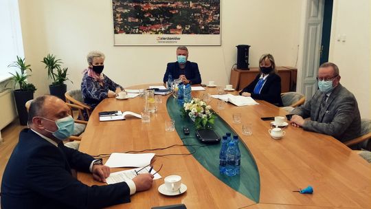 BĘDĄ SZYBSZE SZCZEPIENIA MIESZKAŃCÓW DZIERŻONIOWA I NASZEGO REGIONU