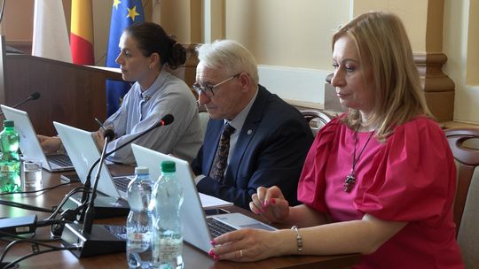 Bezpieczeństwo i finanse pod lupą: Podsumowanie VI sesji Rady Powiatu Kłodzkiego Bezpieczeństwo i finanse pod lupą: Podsumowanie VI sesji Rady Powiatu Kłodzkiego