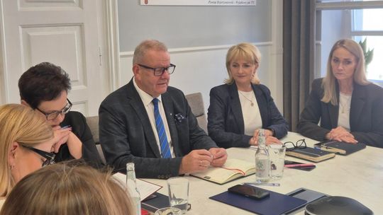 Bezpieczeństwo uczniów priorytetem. Posiedzenie Powiatowego Zespołu Zarządzania Kryzysowego