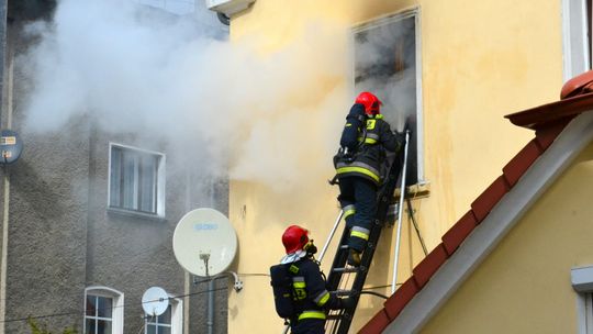 BIELAWA, MIESZKANIE SPŁONĘŁO DOSZCZĘTNIE