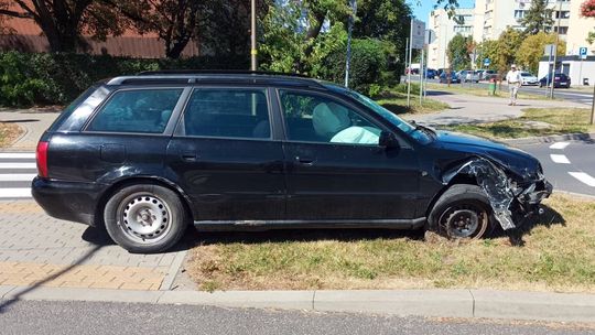 Bielawa, zatrzymanie nietrzeźwego kierowcy po uderzeniu w zaparkowany pojazd