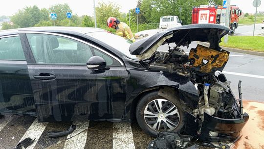 Bielawa, zderzenie Peugeota z Oplem na obwodnicy