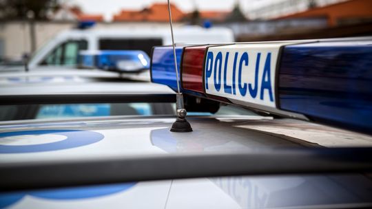 BIELAWSCY POLICJANCI URATOWALI NIEPEŁNOSPRAWNĄ KOBIETĘ, KTÓRA PRZEBYWAŁA W ZADYMIONYM POMIESZCZENIU