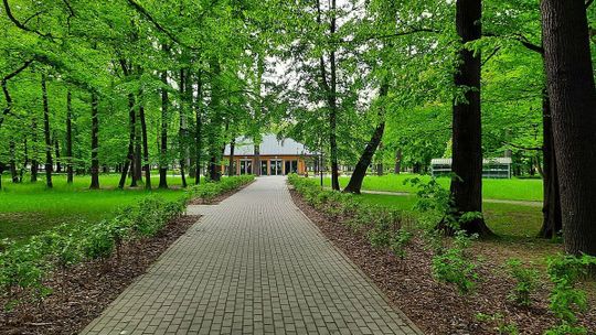 BIELAWSKI PARK MIEJSKI OFERUJE ODPOCZYNEK OD TROPIKALNYCH UPAŁÓW