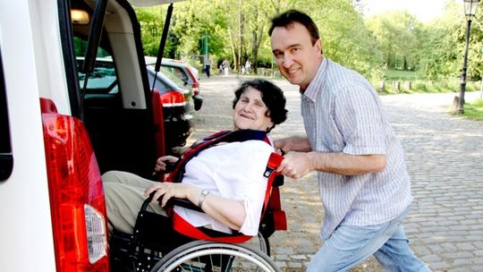 Blisko 170.000 zł dotacji dla Gminy Bielawa na organizację usług asystenta osobistego osoby niepełnosprawnej