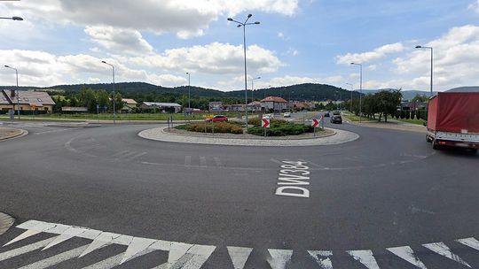 Blisko 90.000 zł dofinansowania na przebudowę ronda Miast Partnerskich w Bielawie na turbinowe