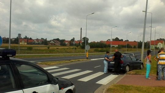 BMW UDERZYŁO W LATARNIĘ