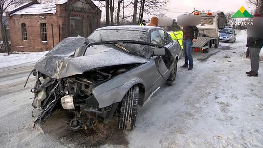 BMW WYRWAŁO SŁUP W PIŁAWIE GÓRNEJ