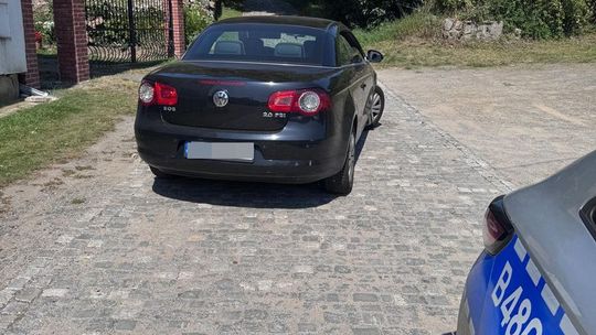 BRAWUROWA JAZDA W TERENIE ZABUDOWANYM ZAKOŃCZONA ZATRZYMANIEM PRAWA JAZDY I WYSOKIM MANDATEM