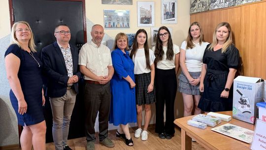 Budżet Obywatelski Powiatu Kłodzkiego wspiera edukację - sprzęt przekazany uczniom ZSP