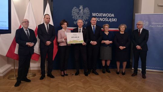 BURMISTRZ BIELAWY ODEBRAŁ PROMESĘ NA MALUCH +