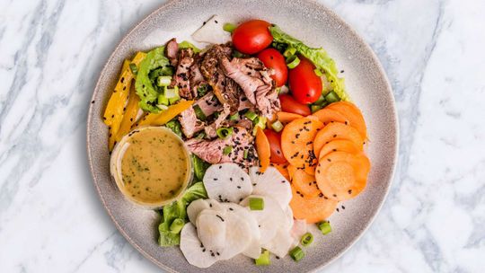 Chcesz schudnąć bez efektu jo-jo, sprawdź co oferuje catering dietetyczny!