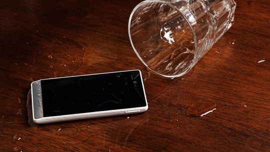 Czy można wysuszyć telefon? Najważniejsze informacje