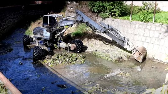 Czyszczenie koryta rzeki i potoku