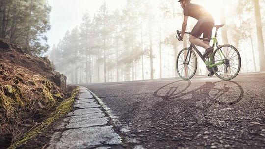 Dlaczego warto jeździć w butach rowerowych?