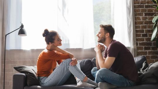 Do czego prowadzi brak komunikacji w związku? Poznaj zasady dialogu dwóch dorosłych osób