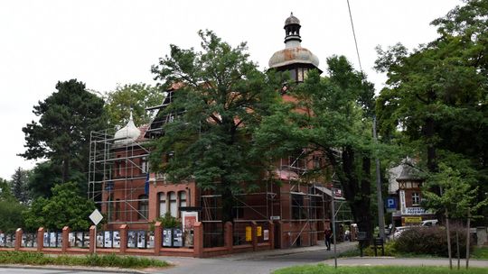 DOBIEGA KOŃCA RENOWACJA DACHU DZIERŻONIOWSKIEGO MUZEUM