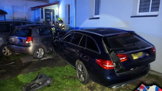 Dobrocin, wjechał w zaparkowane pojazdy