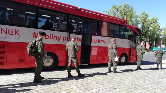 DOLNOŚLĄSCY TERYTORIALSI I PODCHORĄŻOWIE Z AWL ODDAJĄ KREW
