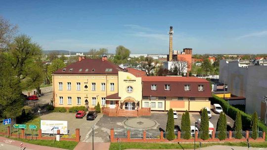 DOM SENIORA „POD KASZTANAMI” W DZIERŻONIOWIE ZAPRASZA