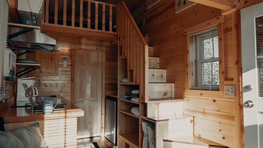 Domy drewniane do 100 tys. pod klucz — jak znaleźć idealny dom w przystępnej cenie?