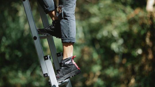 Drabina przegubowa – wszechstronne narzędzie, które warto mieć!