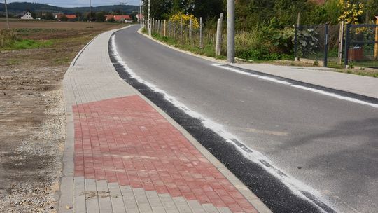 DROGA DOJAZDOWA DO CENTRUM SPORTOWO-REKREACYJNEGO W WITOSZOWIE DOLNYM JUŻ GOTOWA