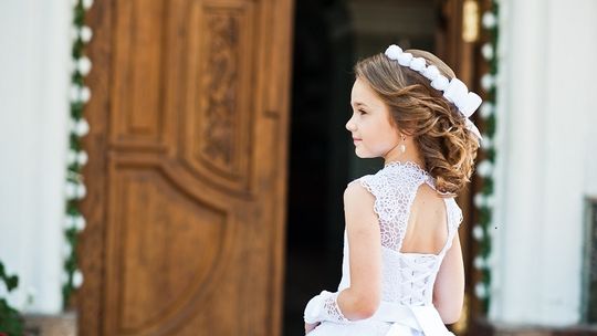 Dziecko za rok idzie do komunii? Już teraz zacznij przygotowania