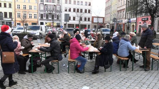 Dzierżoniów, Jarmark Bożonarodzeniowy i Wigilia dla mieszkańców na Rynku Dzierżoniów, Jarmark Bożonarodzeniowy i Wigilia dla mieszkańców na Rynku