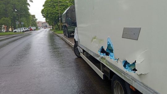 Dzierżoniów, kolizja wojskowego Stara z Mercedesem