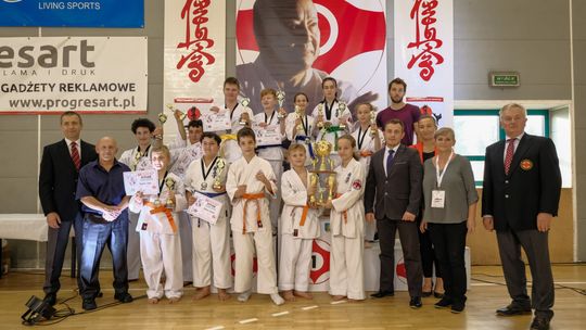 DZIERŻONIÓW NAJLEPSZĄ DRUŻYNĄ NA III MEMORIALE MASUTATSU OYAMY