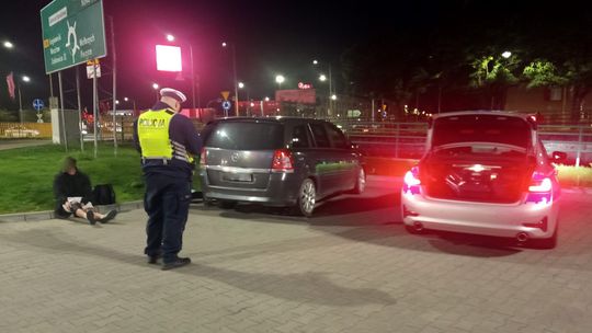 Dzierżoniów. Pieszy wszedł w Opla