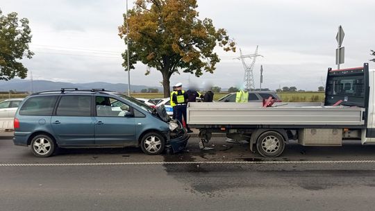 Dzierżoniów, pod wpływem uderzył w Forda