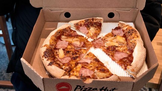 Dzierżoniów rozsmakowany w pizzy – tłumne otwarcie Pizza Hut! Dzierżoniów rozsmakowany w pizzy – tłumne otwarcie Pizza Hut!