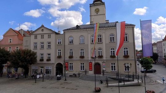 DZIERŻONIÓW WPROWADZA ELEKTRONICZNE USŁUGI I POZYSKUJE NA TO PIENIĄDZE